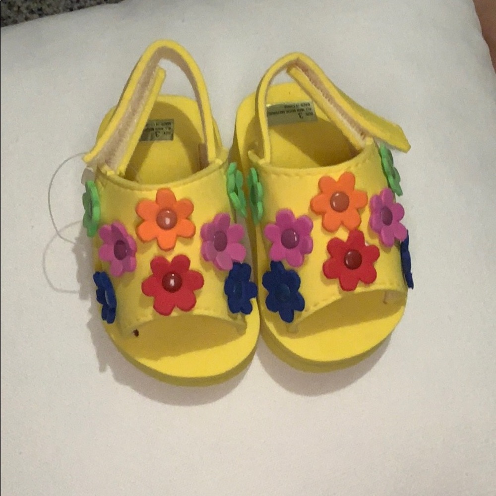Shoes it says Size 3 but I’d say it’s 2NWT